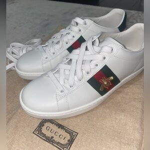 GUCCI WOMEN'S ACE SNEAKER WITH BEE